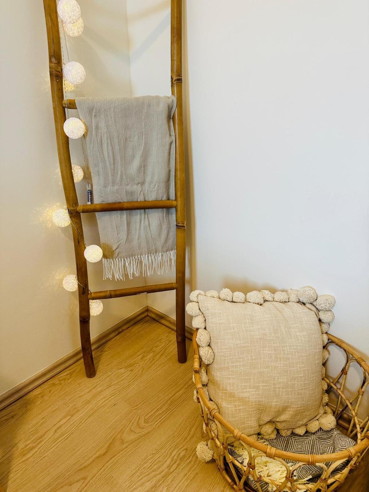 Cozy And Unique Near Train Station * Pozsony