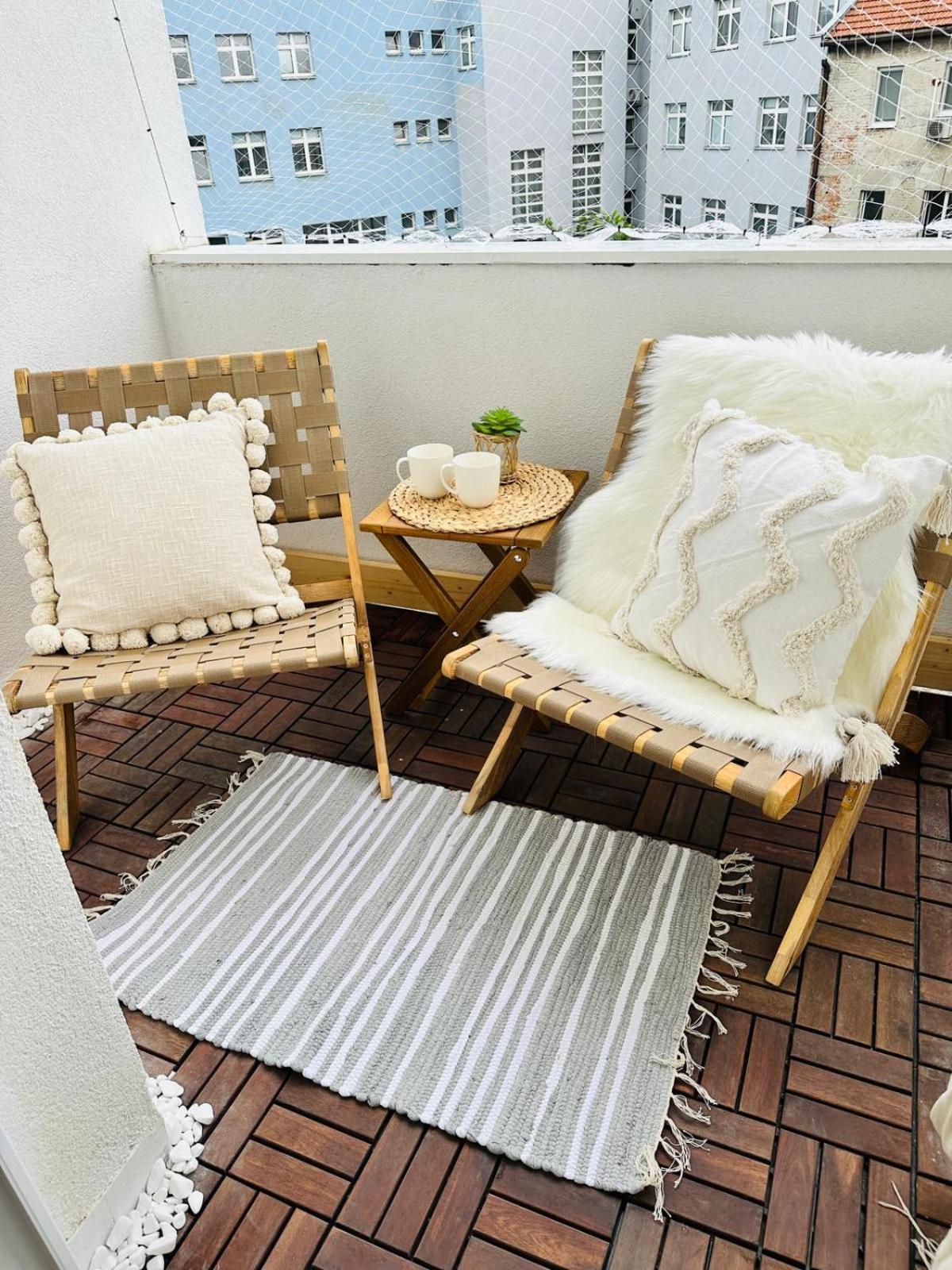 Cozy And Unique Near Train Station Apartament