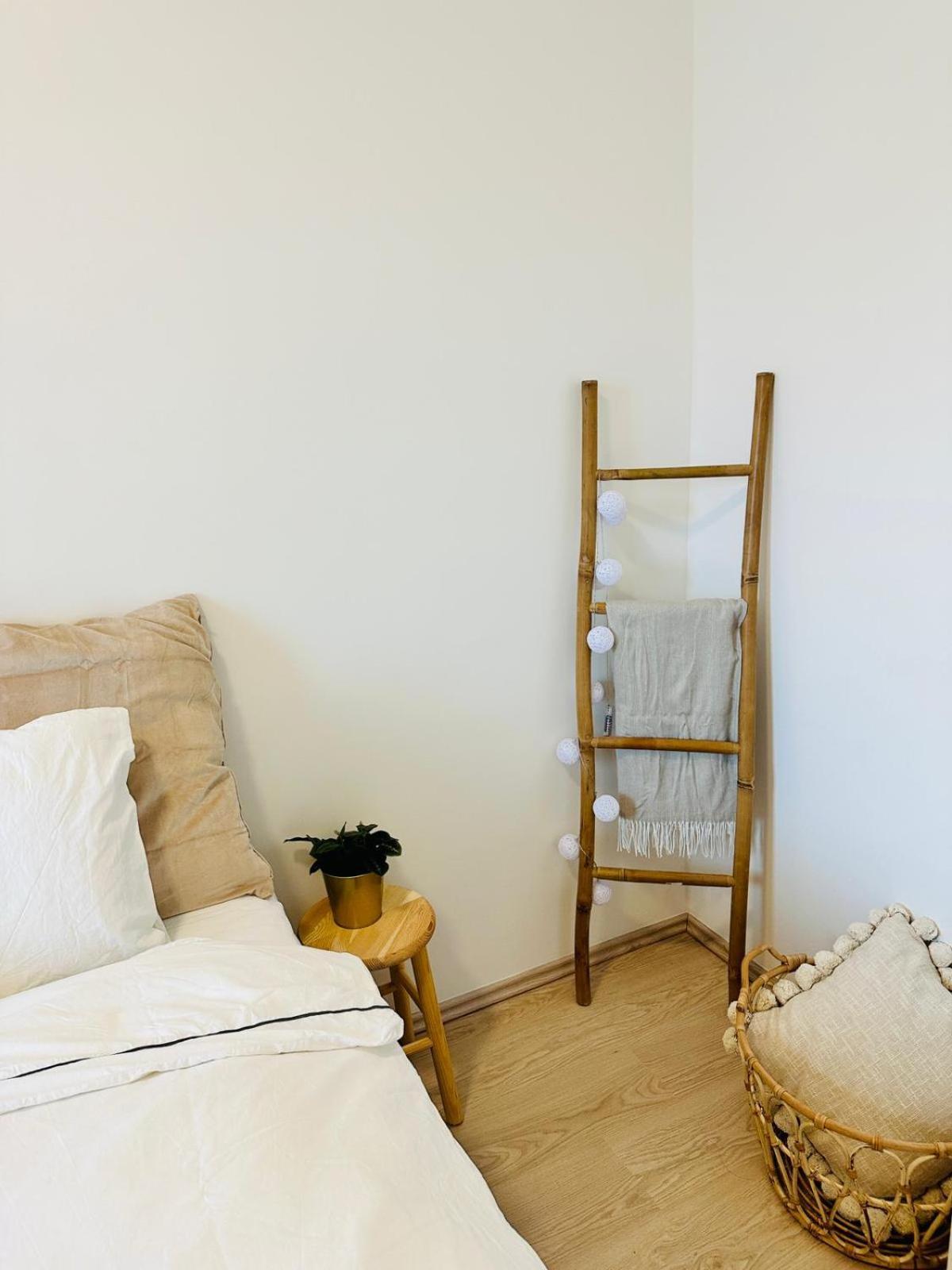 Apartament Cozy And Unique Near Train Station